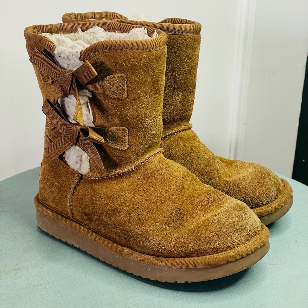 Koolaburra Brown Suede Boots with Decorative Bows